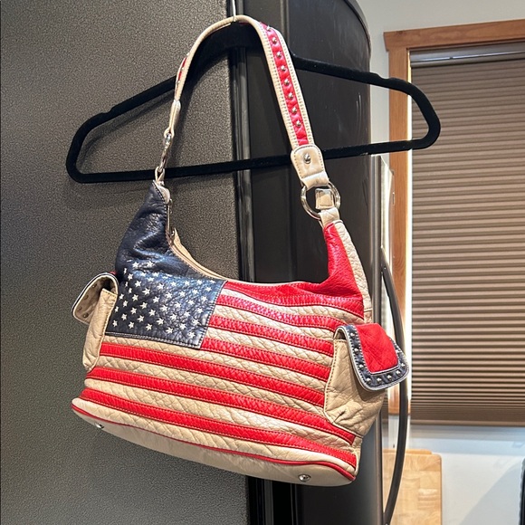 Blazin Roxx Women's Americana Bucket Flag Western Handbag #Conceal Carry - Picture 2 of 6